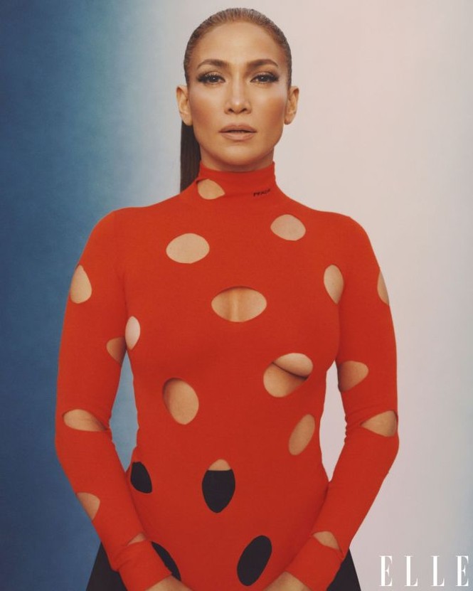Jennifer Lopez khoe đường cong nóng bỏng giữa lùm xùm của hôn phu kém tuổi - ảnh 15