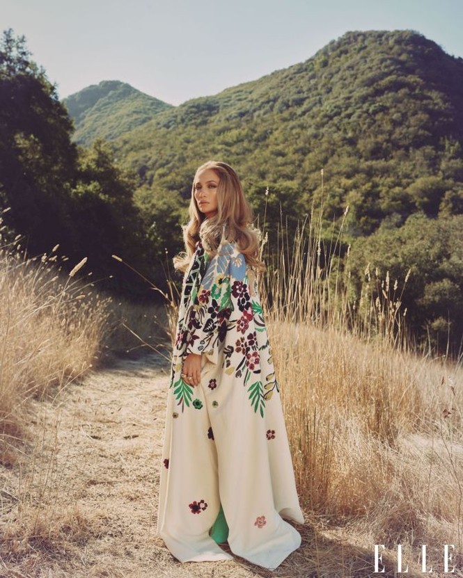 Jennifer Lopez khoe đường cong nóng bỏng giữa lùm xùm của hôn phu kém tuổi - ảnh 17