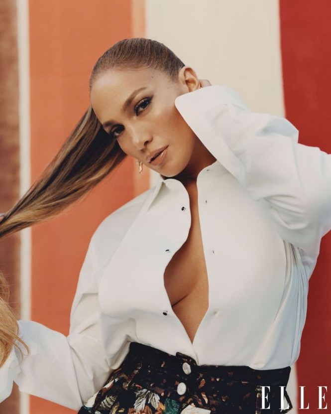 Jennifer Lopez khoe đường cong nóng bỏng giữa lùm xùm của hôn phu kém tuổi - ảnh 10