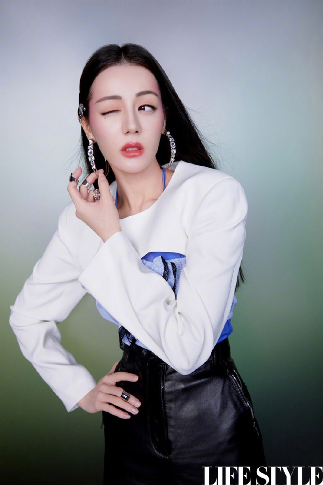 Mỹ nhân Tân Cương lưng trần dáng thon, ngày càng đẹp và quyến rũ - ảnh 10