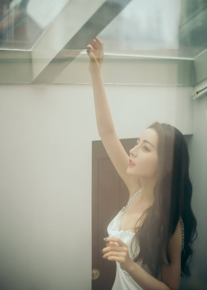 Mỹ nhân Tân Cương lưng trần dáng thon, ngày càng đẹp và quyến rũ - ảnh 18