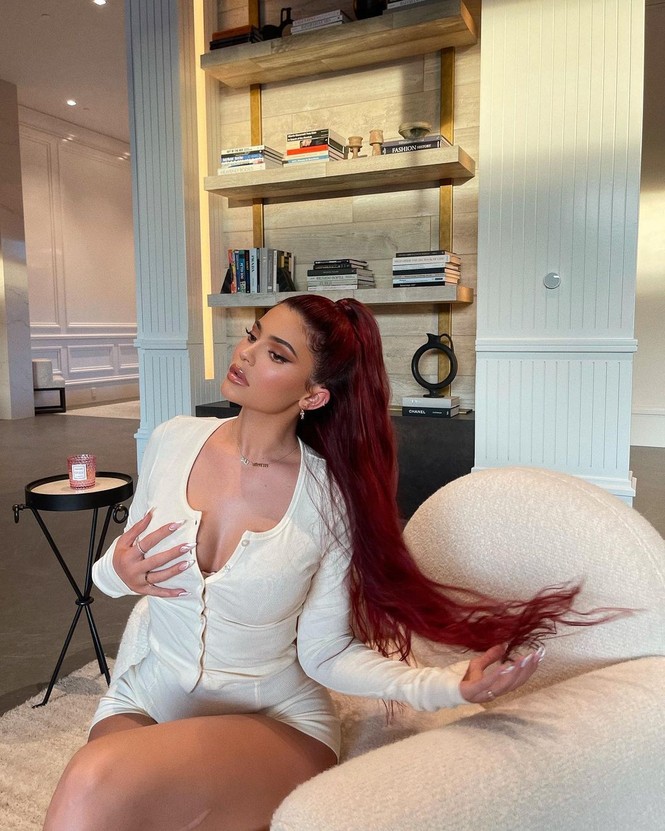 Nữ tỉ phú 23 tuổi Kylie Jenner phô diễn vòng 3 ngoại cỡ - ảnh 7