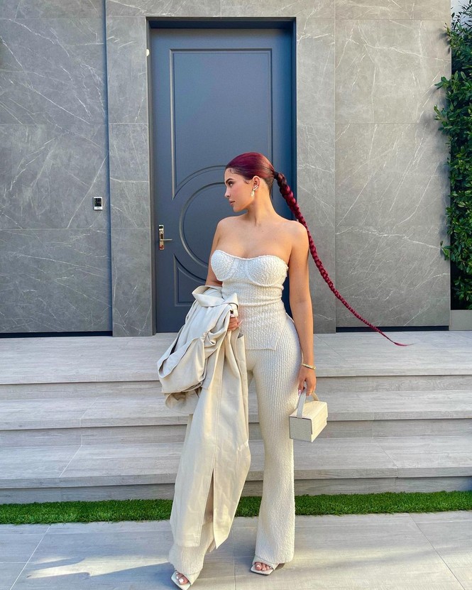 Nữ tỉ phú 23 tuổi Kylie Jenner phô diễn vòng 3 ngoại cỡ - ảnh 9