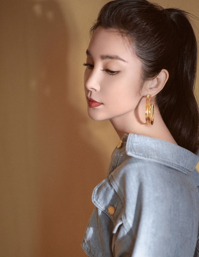 'Đả nữ' Lý Băng Băng mặc gợi cảm trẻ trung dù sắp 50 tuổi - ảnh 12