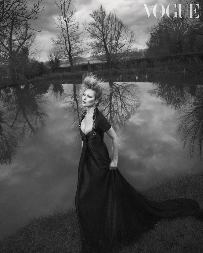 Kate Moss U50 gợi cảm đầy sức sống - ảnh 1