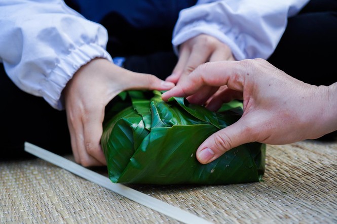 Học sinh Hà Nội gói bánh chưng tặng người nghèo - ảnh 3