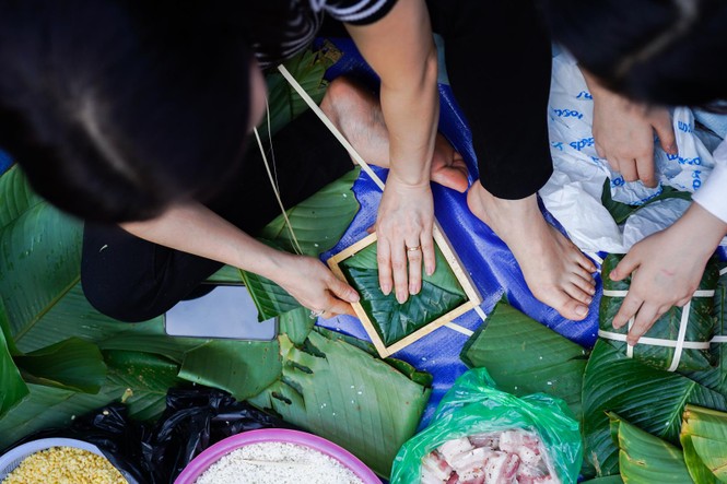 Học sinh Hà Nội gói bánh chưng tặng người nghèo - ảnh 2