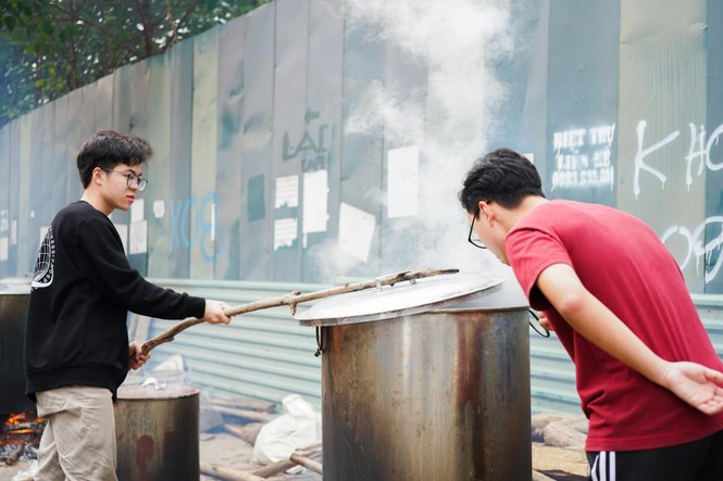 Học sinh Hà Nội gói bánh chưng tặng người nghèo - ảnh 5