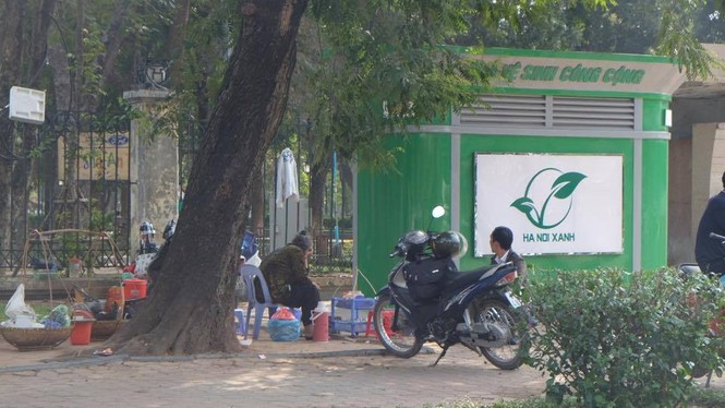 nvscc, nhà vệ sinh công cộng, trà đá quanh nhà vệ sinh, trà đá vỉa hè, quán cóc - ảnh 6