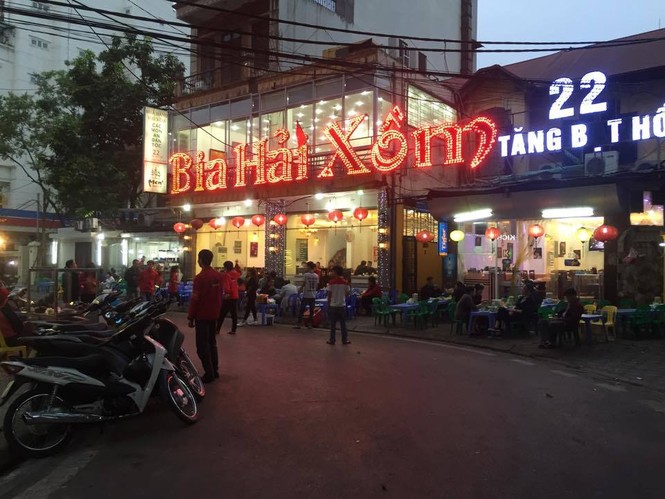 chiếm vỉa hè, lập lại trật tự, xử lý vỉa hè, trả lại vỉa hè, quán bia chống lưng - ảnh 1