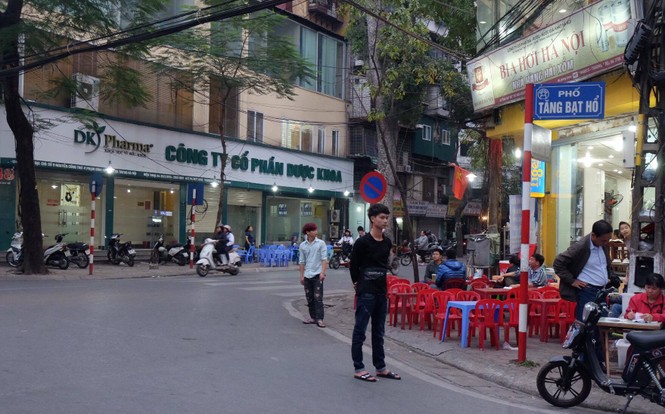 chiếm vỉa hè, lập lại trật tự, xử lý vỉa hè, trả lại vỉa hè, quán bia chống lưng - ảnh 6