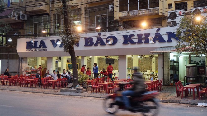 chiếm vỉa hè, lập lại trật tự, xử lý vỉa hè, trả lại vỉa hè, quán bia chống lưng - ảnh 3