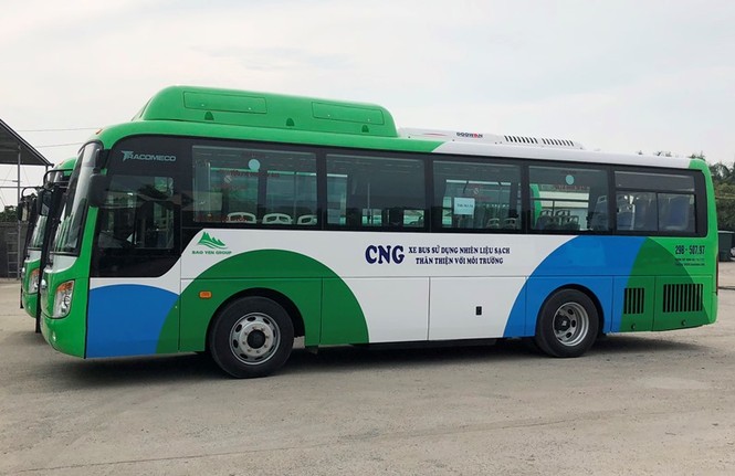 Tấn thấy dàn xe buýt CNG đầu tiên tại Hà Nội sắp lăn bánh