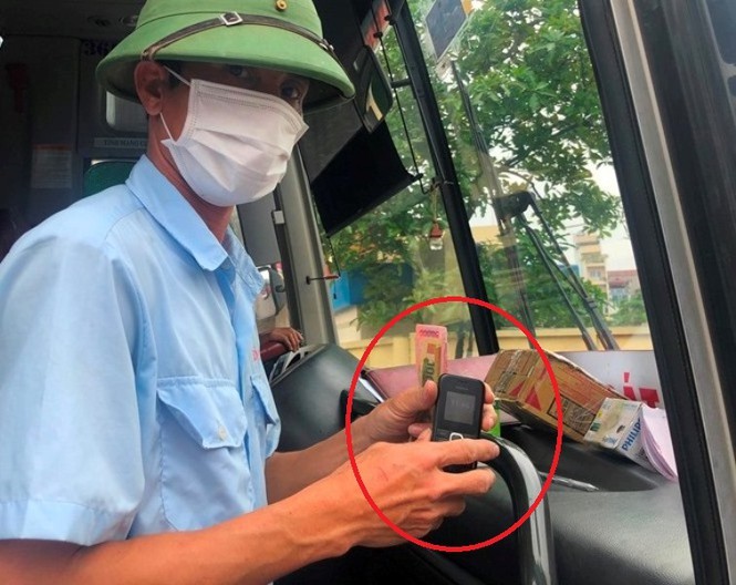 Nhà xe 'bất lực' khi khai báo y tế điện tử: Sở GTVT Hà Nội nói gì? - ảnh 1