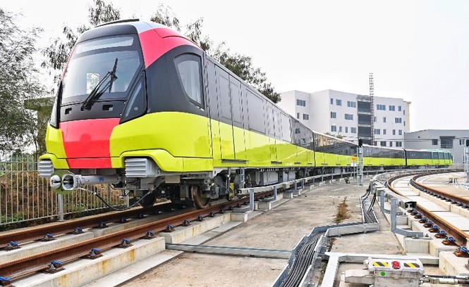 Lộ diện tàu metro Nhổn - ga Hà Nội lăn bánh - ảnh 1
