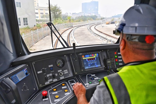 Lộ diện tàu metro Nhổn - ga Hà Nội lăn bánh - ảnh 4