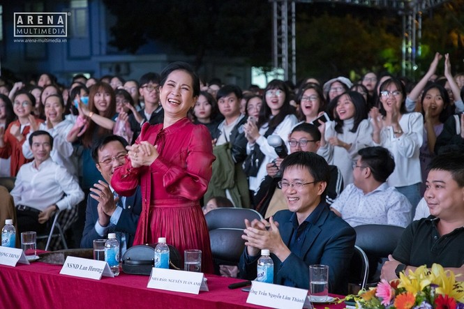 NSND Lan Hương và NSND Trọng Trinh bị tân sinh viên “chất vấn” về tình yêu - ảnh 5