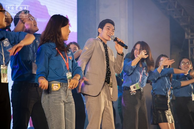 NSND Lan Hương và NSND Trọng Trinh bị tân sinh viên “chất vấn” về tình yêu - ảnh 7