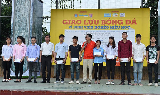 NSND Hoàng Dũng luôn hết mình vì sinh viên - ảnh 1