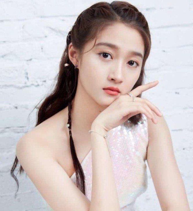 Quan Hiểu Đồng 1 bước lên