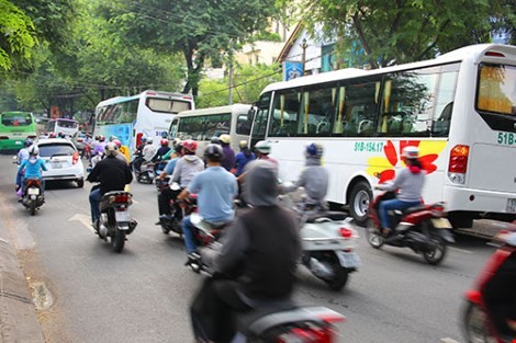 Còn nhiều con đường chờ Bí thư Đinh La Thăng 'cứu' - ảnh 1