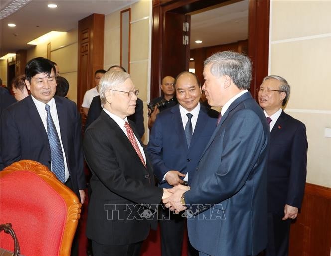 Tiêu chuẩn Uỷ viên Bộ Chính trị, Ban Bí thư: Không tham nhũng, tham vọng quyền lực - ảnh 2