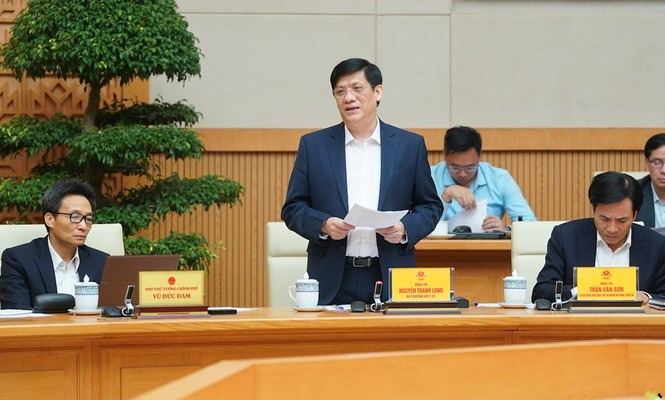 Thủ tướng Nguyễn Xuân Phúc: Tạm dừng các chuyến bay thương mại từ nước ngoài - ảnh 1