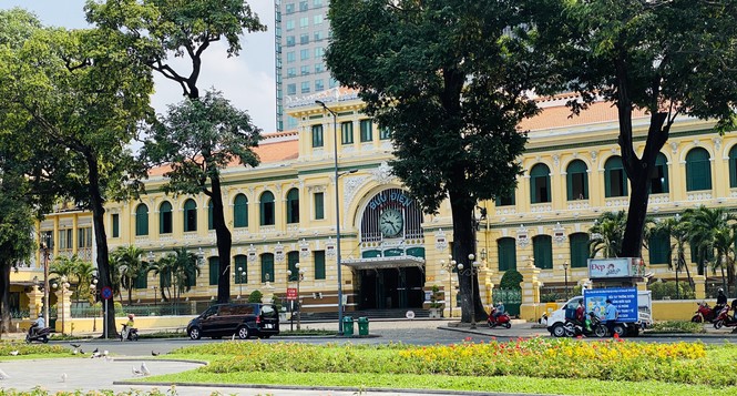 Đường phố Sài Gòn vắng vẻ ngày đầu 'cách ly xã hội' - ảnh 14