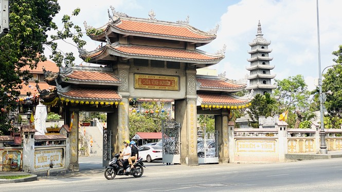 Đường phố Sài Gòn vắng vẻ ngày đầu 'cách ly xã hội' - ảnh 13