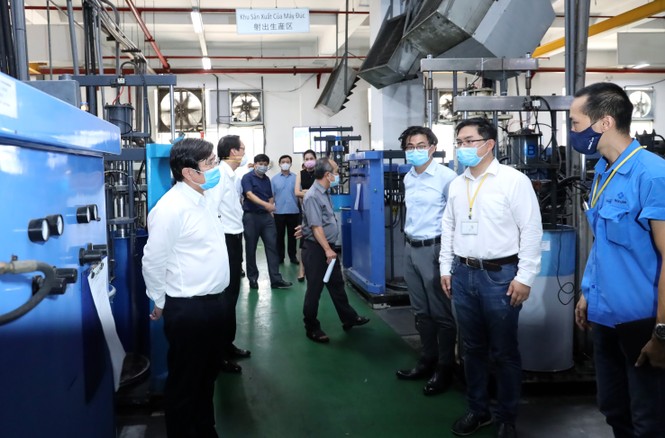 TPHCM ban hành bộ tiêu chí đánh giá rủi ro về lây nhiễm SARS-CoV-2 tại doanh nghiệp - ảnh 2
