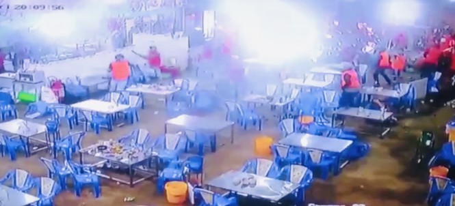 Cận cảnh hung khí nhóm 200 thanh niên áo cam đập phá quán nhậu ở Sài Gòn - ảnh 5
