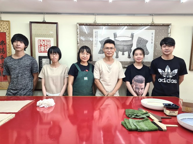 Đột nhập 'bệnh viện giấy' của chàng trai quê miền Trung - ảnh 2
