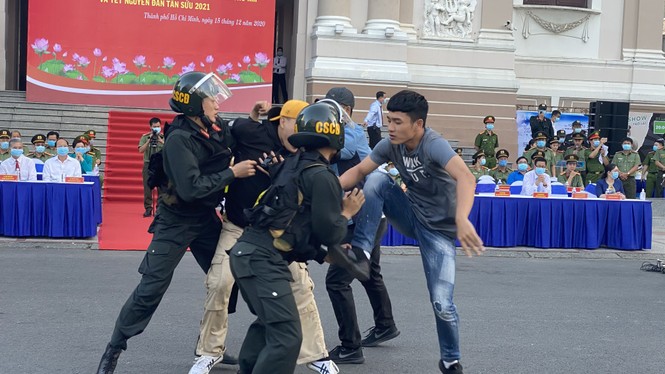Phó Chủ tịch TPHCM: Ở đâu tội phạm lộng hành, lãnh đạo nơi đó chịu trách nhiệm - ảnh 2