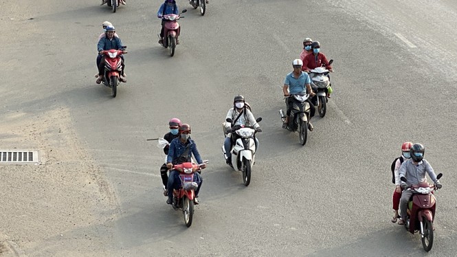 Người miền Tây ùn ùn trở lại TPHCM sau nghỉ lễ - ảnh 10