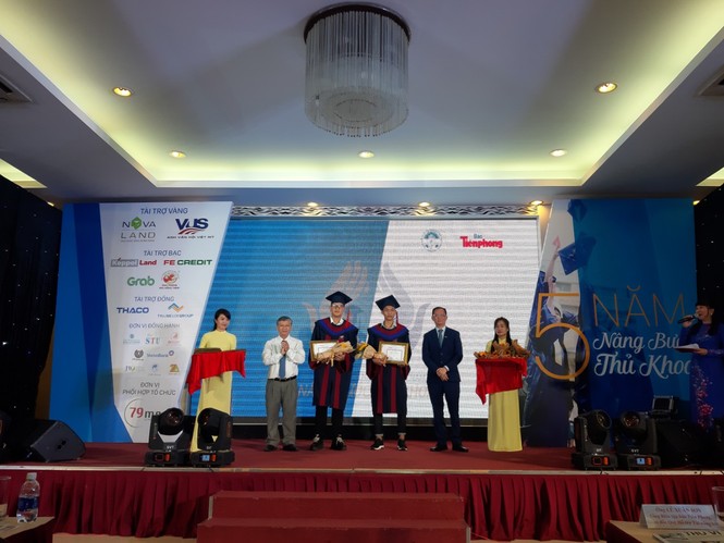 Nâng bước thủ khoa 2020 - ảnh 3