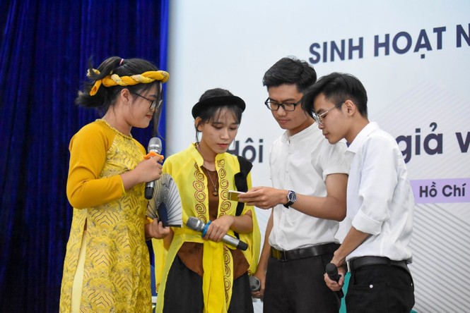 Học bằng sân khấu - ảnh 1