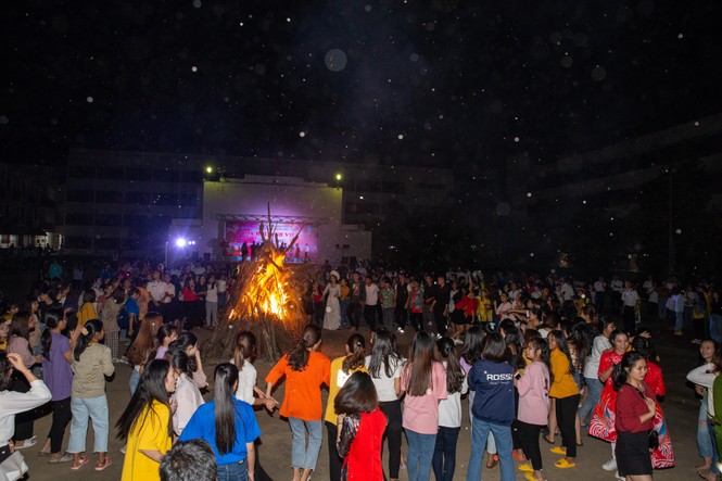 Dạ hội chào năm 2021 - ảnh 1