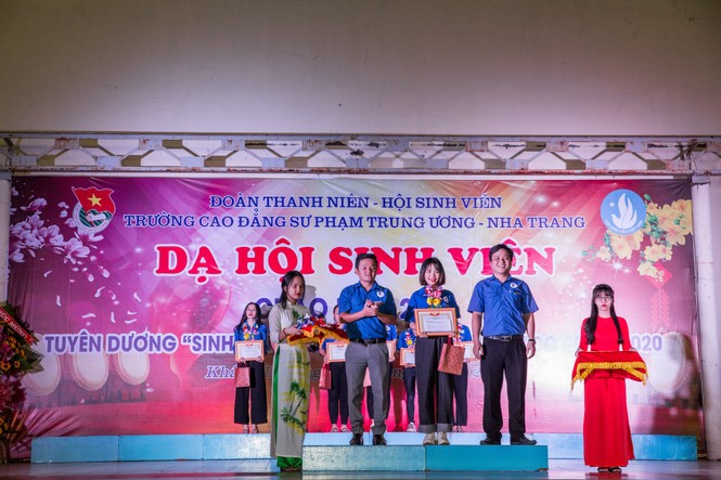 Dạ hội chào năm 2021 - ảnh 12