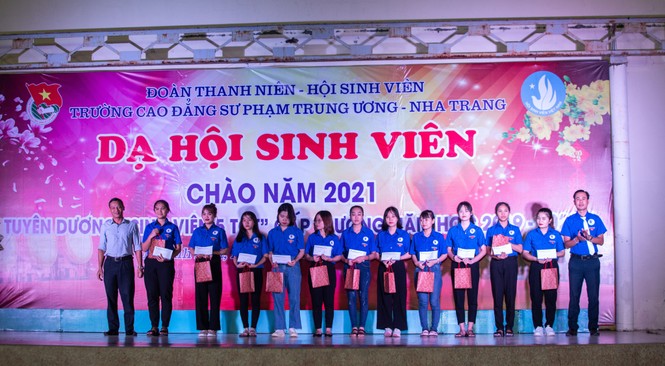 Dạ hội chào năm 2021 - ảnh 13