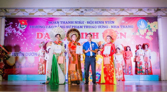 Dạ hội chào năm 2021 - ảnh 8
