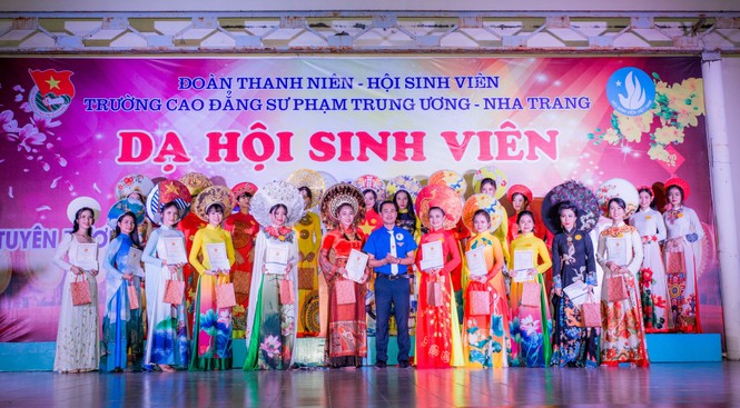 Dạ hội chào năm 2021 - ảnh 9