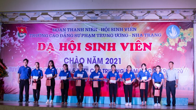 Dạ hội chào năm 2021 - ảnh 10