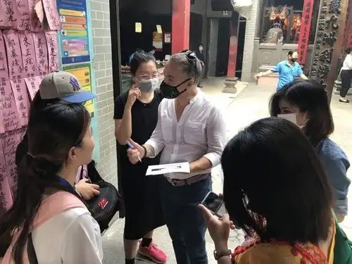 Hướng dẫn viên du lịch - ảnh 1