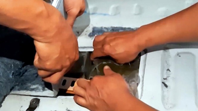 Phát hiện 220 bánh heroin giấu trong khoang bí mật xe ôtô - ảnh 3