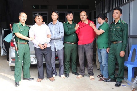 Phát hiện 220 bánh heroin giấu trong khoang bí mật xe ôtô - ảnh 1