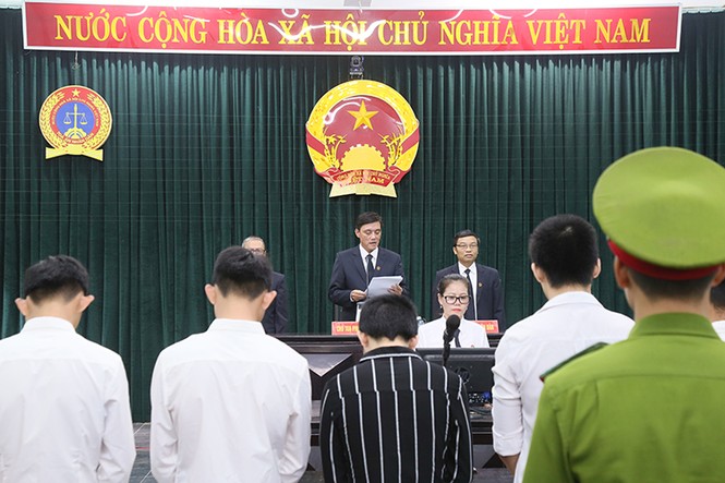 9 nam sinh cưỡng bức bạn gái - ảnh 1