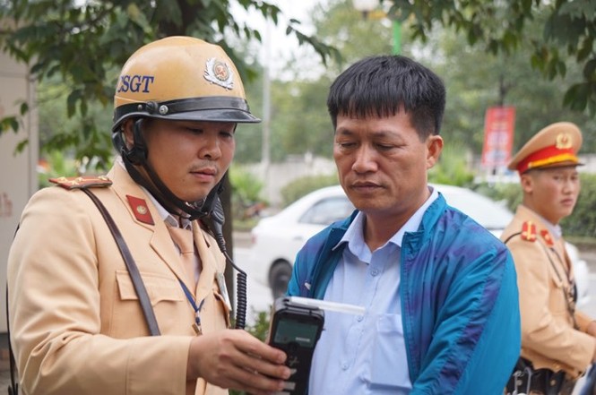 Rời quán nhậu vào viện thăm mẹ, tài xế bị phạt 35 triệu đồng - ảnh 2