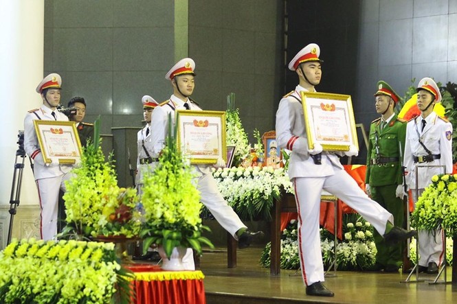 Xúc động tang lễ 3 liệt sĩ hy sinh ở Đồng Tâm - ảnh 2