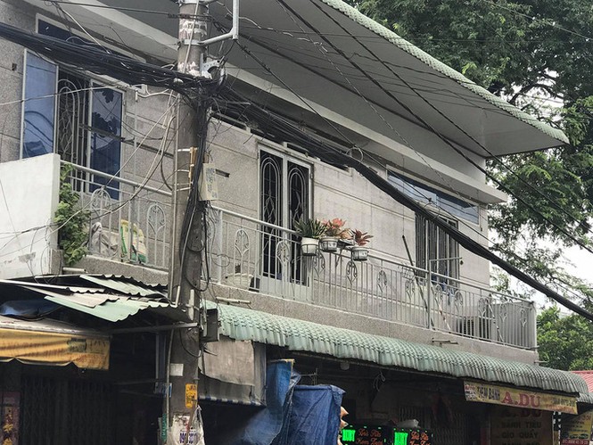 Cha chốt cửa phòng cùng hai con, phóng hoả - ảnh 1