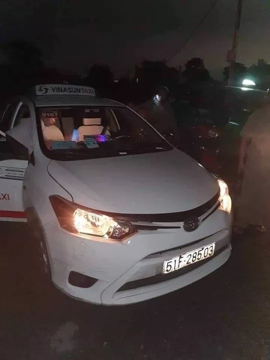 Hai đối tượng cứa cổ tài xế taxi bị tóm gọn sau 20 giờ lẩn trốn - ảnh 1
